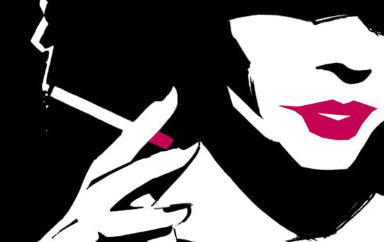 Donna con la sigaretta in mano vizio del fumo