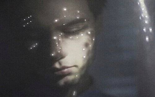 ragazzo insensibili alla sofferenza