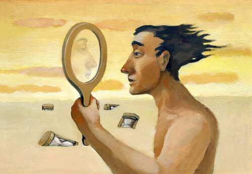 Uomo guarda il suo viso in uno specchio