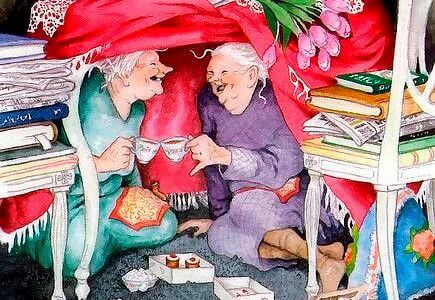 Amiche anziane che bevono tè e ridono