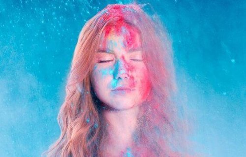 Viso di ragazza colorato