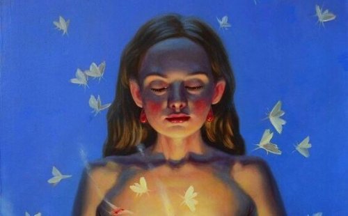 Donna con farfalle mentre pensa al successo