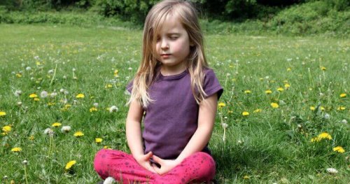 Bambina che medita