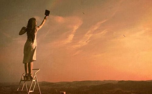 Donna dipinge il cielo, mostrando che la depressione se ne va