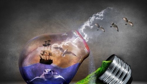 Lampadina con dentro una tartaruga, in rappresentazione dell'originalità del pensiero divergente