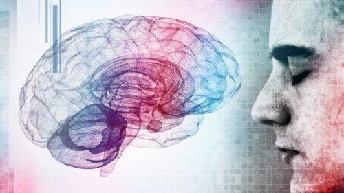 Un uomo davanti a un cervello