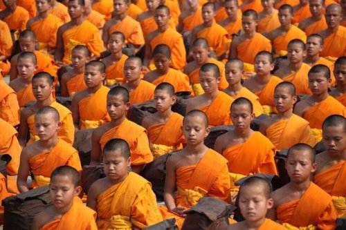 Gruppo di bambini buddisti