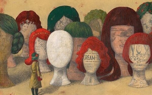 Donna davanti a dei manichini con parrucche, rappresentazione della famiglia narcisista