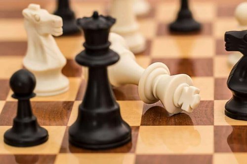 Pedine degli scacchi che rappresentano il potere sociale