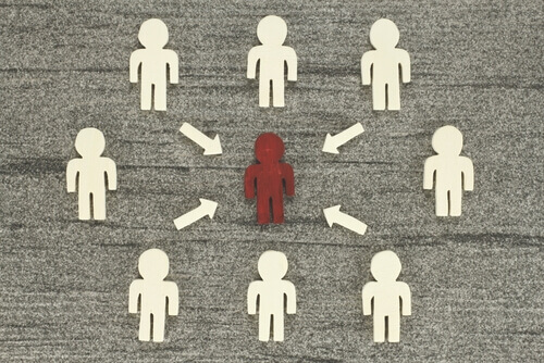 Una persona che viene influenzata dagli altri