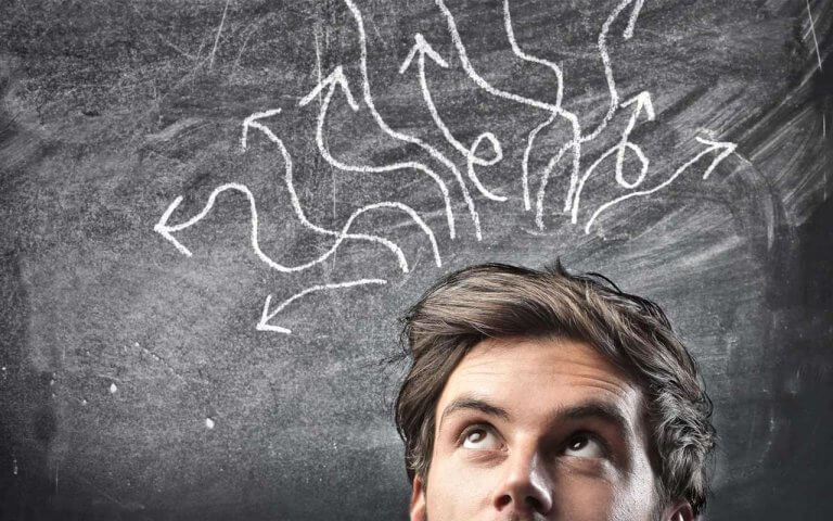 Ragazzo e pensieri contorti