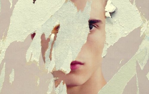 Ragazzo raffigurato su carta stracciata