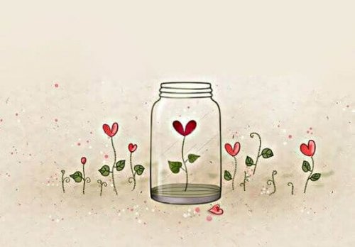 Vaso di vetro con dentro un cuore