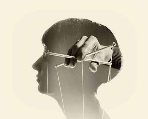 Testa di una persona manipolata