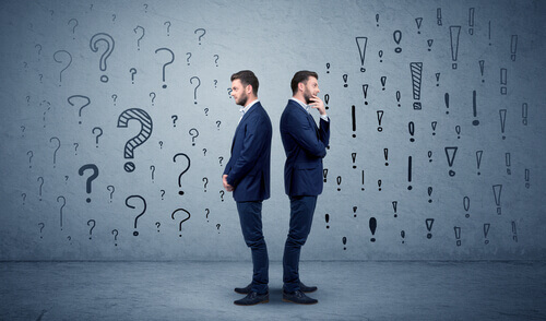 Uomini che si danno le spalle per un malinteso