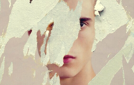 Ritratto rovinato di un giovane