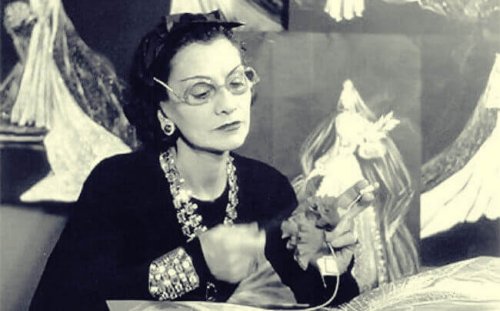 Coco Chanel al lavoro