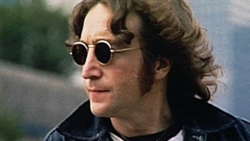 John Lennon con occhiali da sole