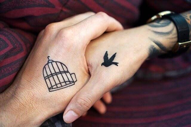 Tatuaggio gabbia e uccello