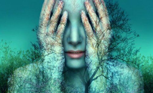 Donna che si copre il volto lasciare le cose a metà