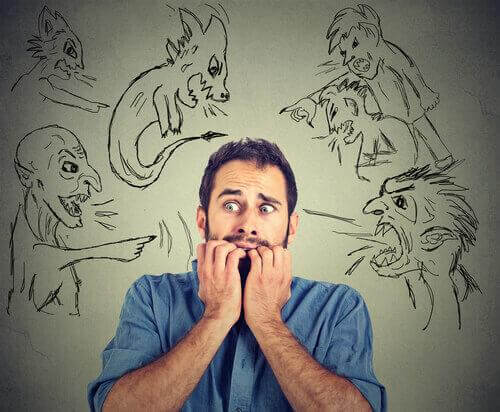 Uomo con allucinazioni dovute alla marijuana