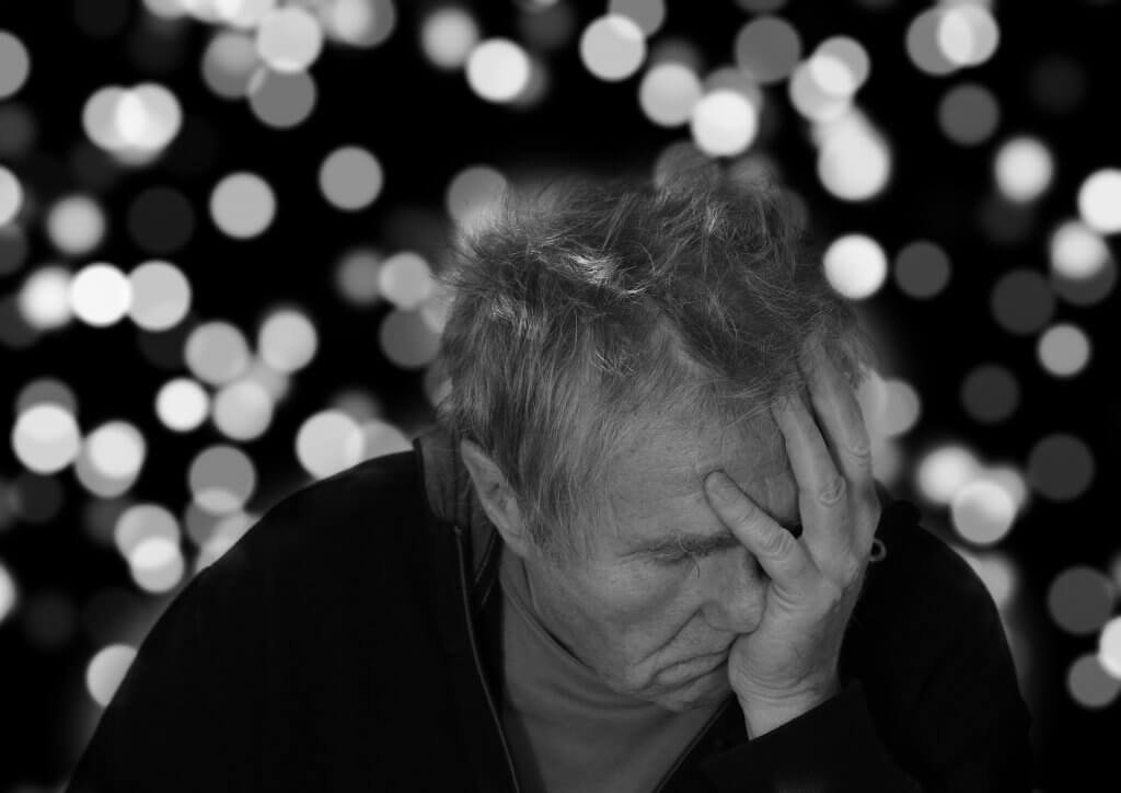 Anziano con Alzheimer