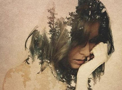 Donna sofferente per le sue emozioni