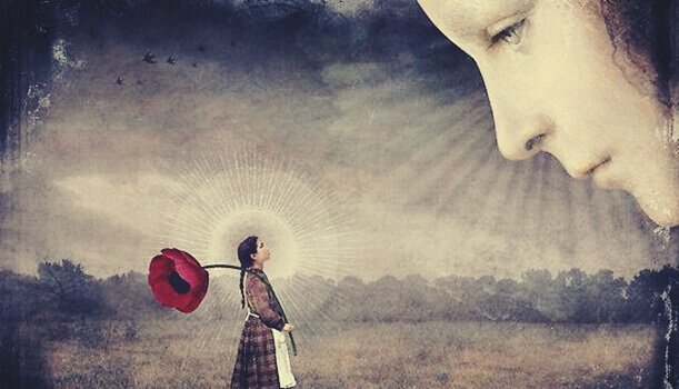 Donna osserva una bambina con un fiore gigante complesso di aristotele