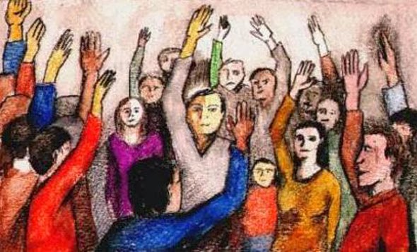 Gruppo di persone con le mani alzate
