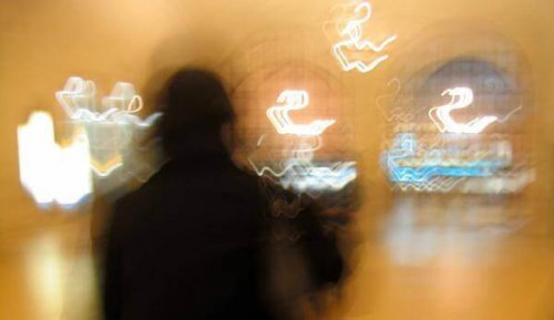 Immagine sfocata di una persona