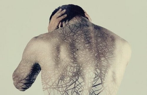 Uomo di schiena superare un lutto