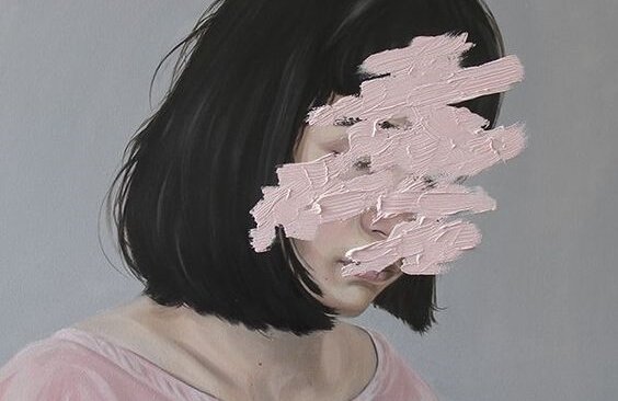 Ritratto di donna con viso cancellato