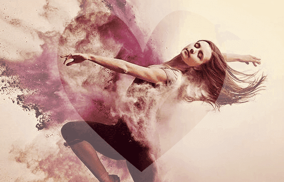 Donna balla su un cuore