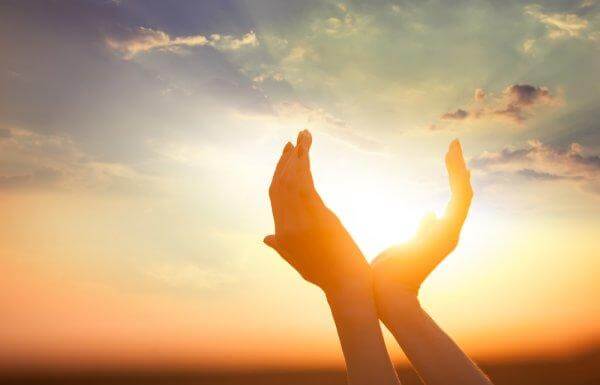 Mani prendono il sole