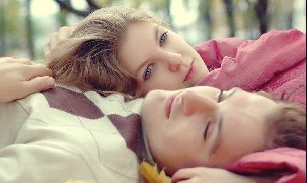 Coppia dalle emozioni tristi