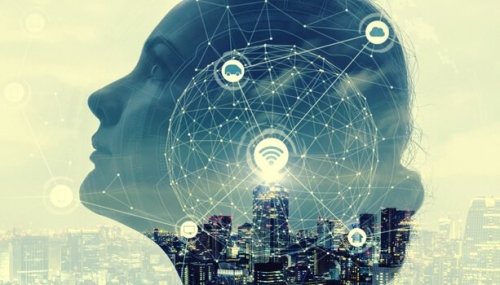 Donna con un cervello connesso