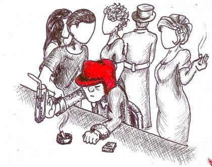 Gente al bar che beve e fuma