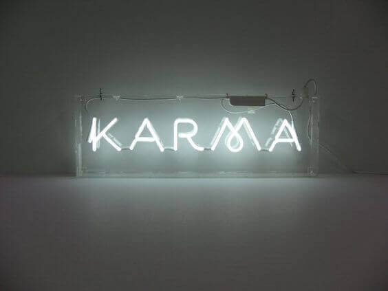 Karma scritta illuminata