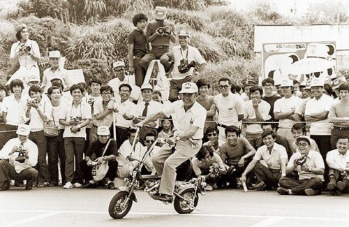 Soichiro Honda con il suo team