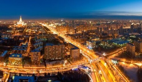 Città illuminata di notte