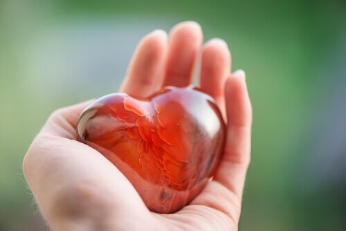 Mano con un cuore