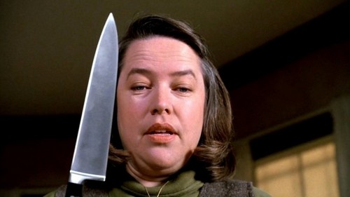 Annie Wilkes con coltello