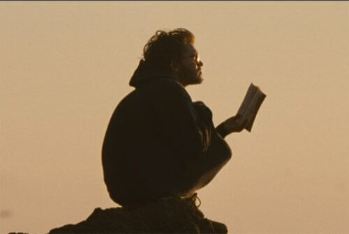 Christopher legge un lbro