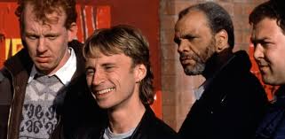 Gruppo di uomini per strada