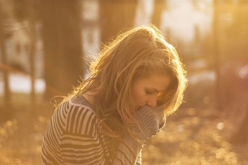 Ragazza triste dovuto alla gentilezza eccessiva