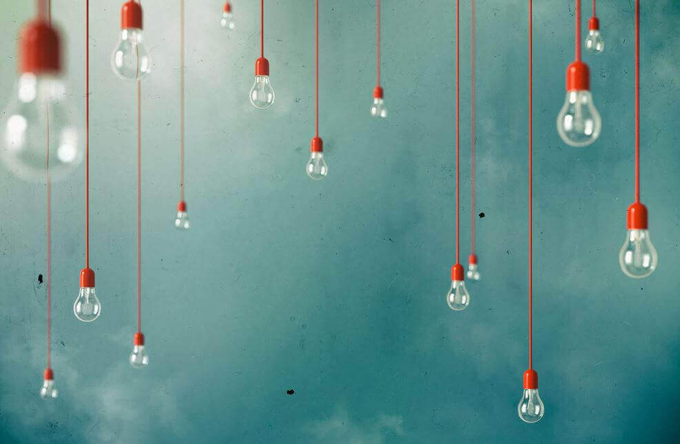 Lampadine con fili rossi