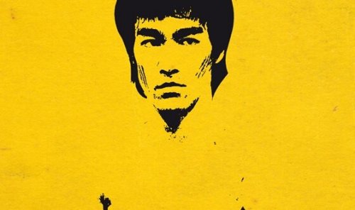 Bruce Lee su sfondo giallo