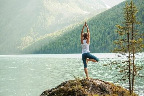 Canalizzare l’energia con lo yoga: 5 posizioni
