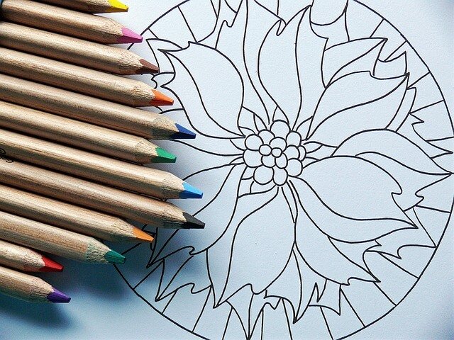 Mandala e colori a matita