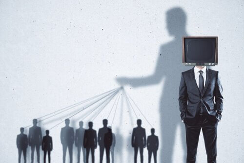 Manipolazione dei mezzi di comunicazione